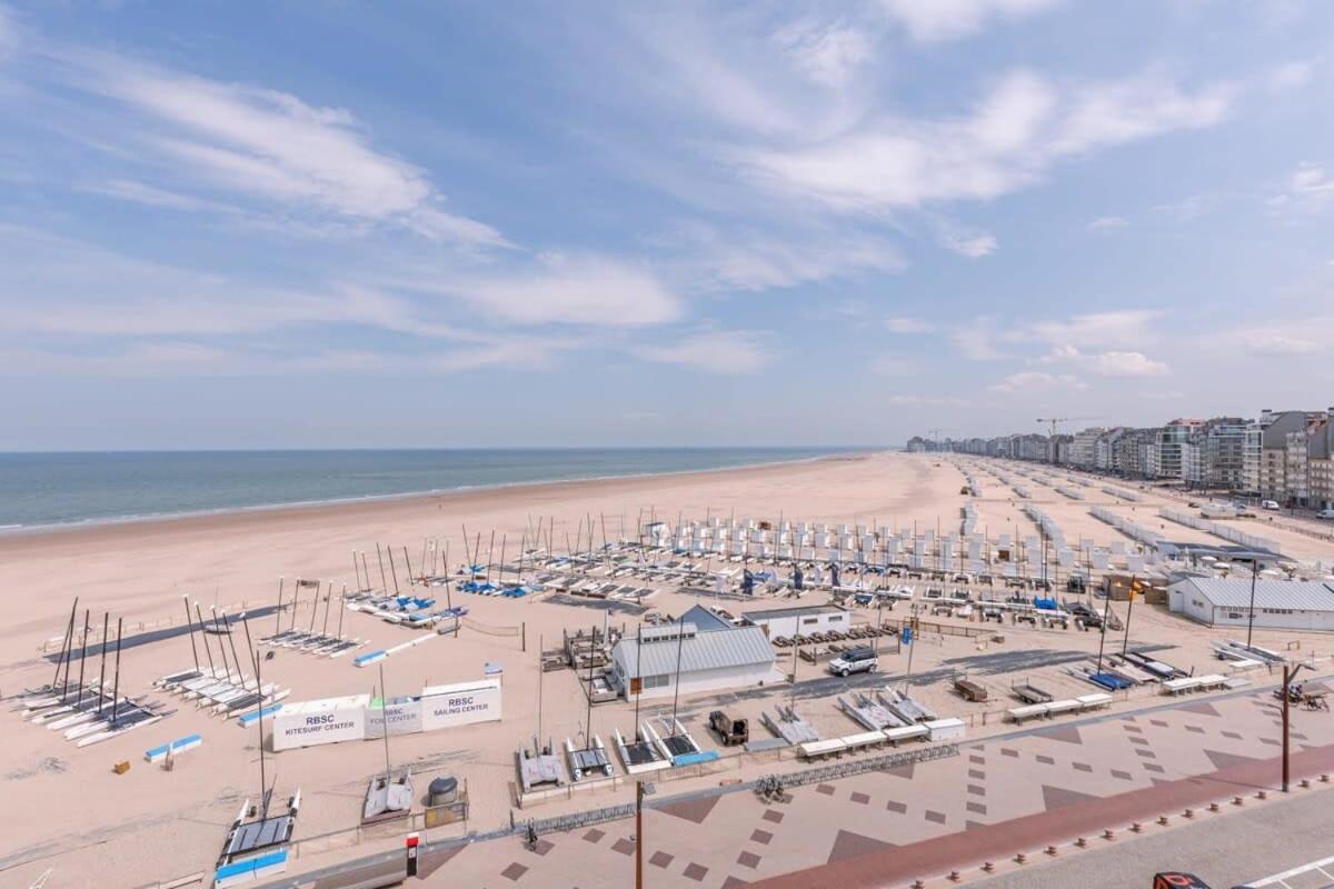 Stunning Studio With Sea-View And Terrace Lägenhet Knokke-Heist Exteriör bild