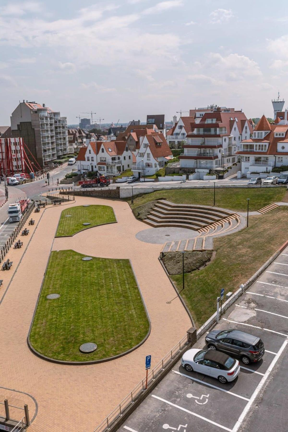 Stunning Studio With Sea-View And Terrace Lägenhet Knokke-Heist Exteriör bild
